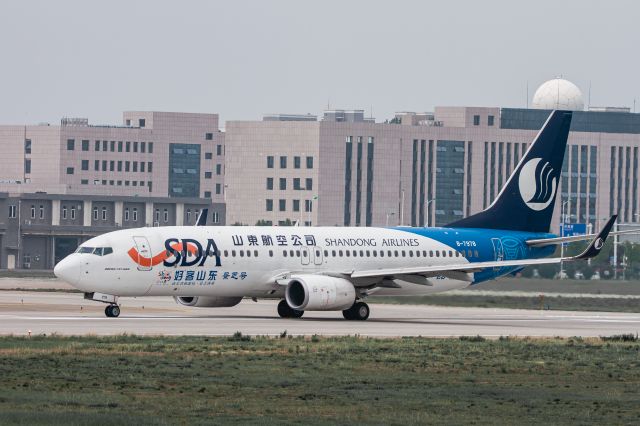 Boeing 737-700 (B-7978) - B737-85N(B-7978) Taxiing