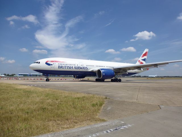 Boeing 777-200 (G-YMMD)