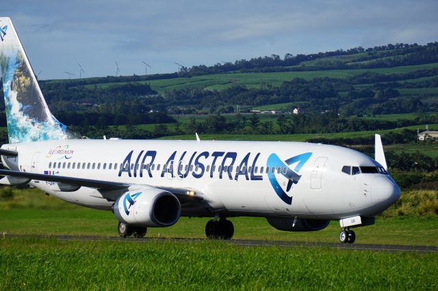 Boeing 737-800 (F-ONGB) - Roalnd Garros Airport