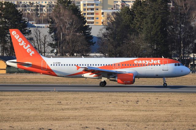 Airbus A320 (G-EZWC)