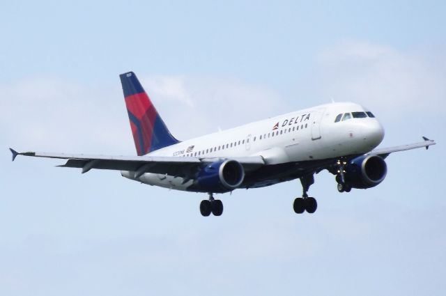 Airbus A319 (N320NB) - Approach to 9L at FLL