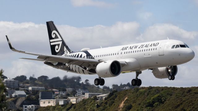 Airbus A320 (ZK-NHD) - NHD landing on 16