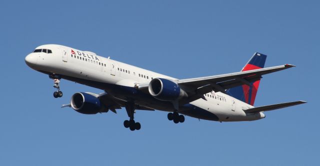 Boeing 757-200 (N684DA) - ATL-JAX 1/25/20 Blue skies and nice pics today :)