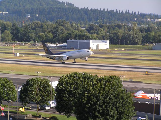 Airbus A300F4-600 (N130UP) - arriving, 28L, July 26, 2012