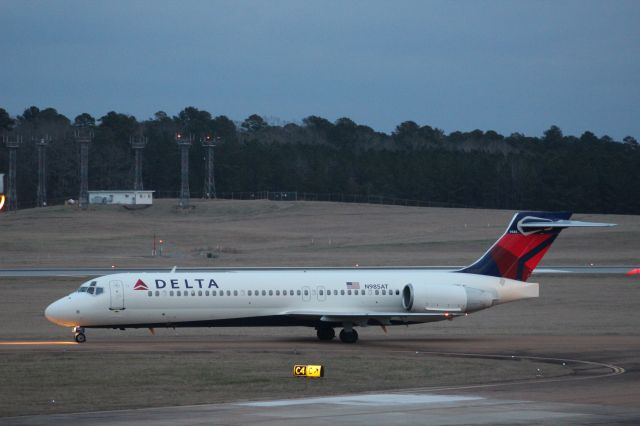 Boeing 717-200 (N985AT) - As the sun sets, and the wind picks up, an ex:TWA/AA 717 lands and taxis by. Upon further research, it was stored in 2014 with Airtran. Not sure when DAL aquired her, but this is the third 717-231 Ive seen here!