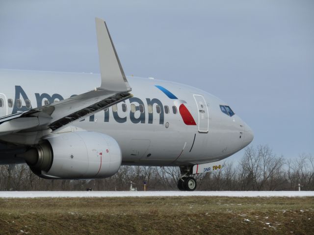 Boeing 737-800 (N995NN) - Taxiing on Alpha for rny 23 at KBUF