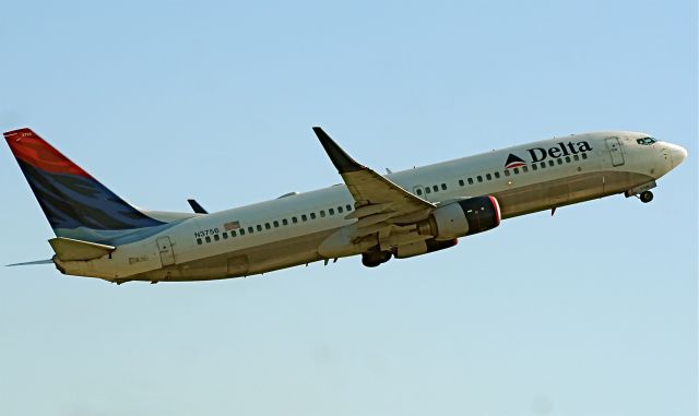 Boeing 737-800 (N3756)