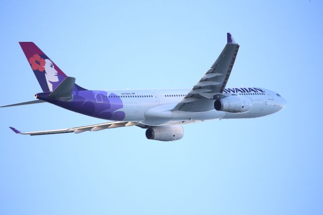 Airbus A330-200 (N379HA)