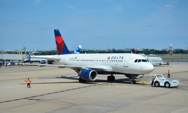 Airbus A319 (N334NB) - Pushback