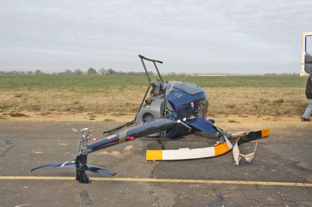 Robinson R-22 — - the r22 does not forgive careless mistake, especially in translation in ground effect. Fortunately, the pilot was left without any harm (2009)