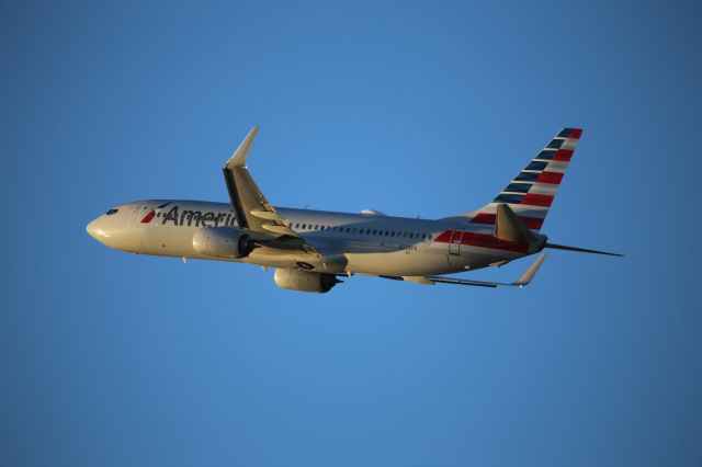 Boeing 737-800 (N338PK)