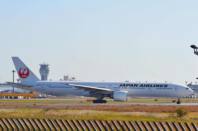 BOEING 777-300ER (JA741J) - I took this picture on Nov 15, 2020.br /JL8010/15  NRT-ORD