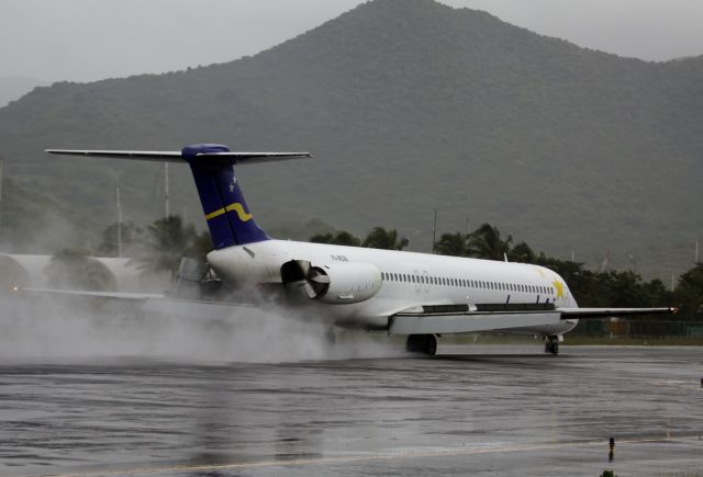 McDonnell Douglas MD-83 (PJ-MDB) - insel air whats the breaking action???