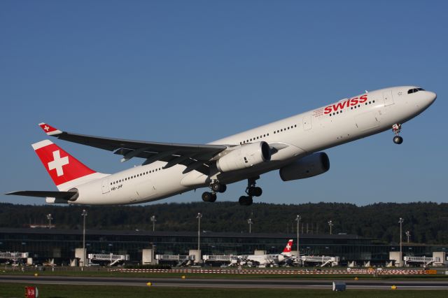 Airbus A330-300 (HB-JHF)