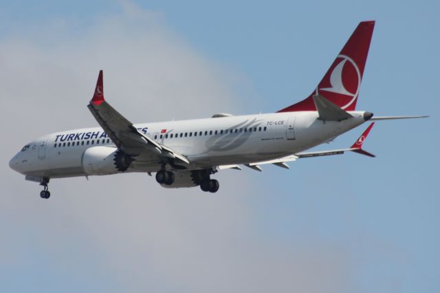 Boeing 737 MAX 8 (TC-LCE)