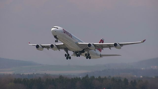 Airbus A340-300 (HB-JMD) - Departing got Tokio (NRT) 11/04/18