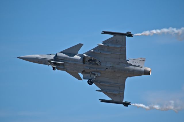 Piper Cherokee (N211) - Saab Grippen at the RIAT 2022 air show