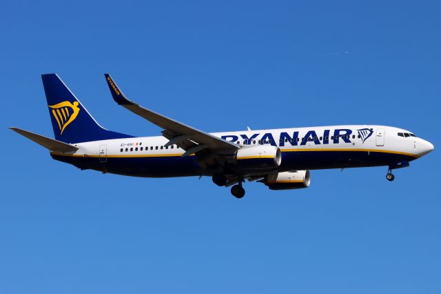 Boeing 737-800 (EI-GXI)