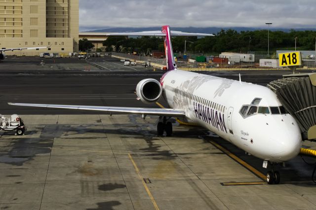 Boeing 717-200 (N476HA)