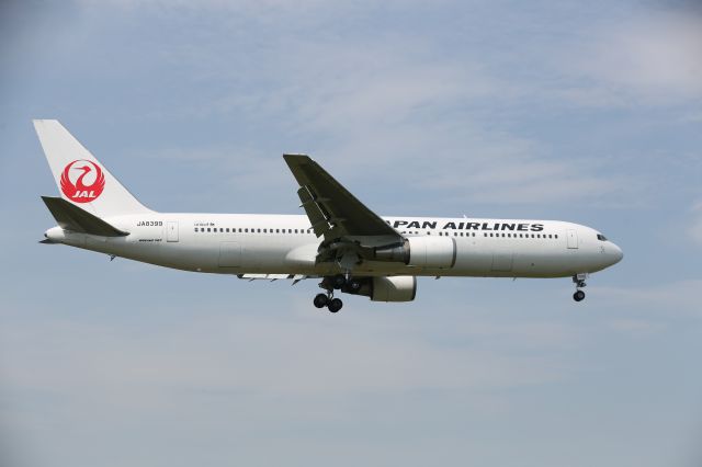 BOEING 767-300 (JA8399) - 30 May 2015:HND-HKD