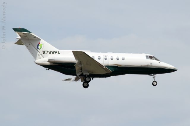 Hawker 800 (N798PA) - May 28, 2012 - short final for 14R