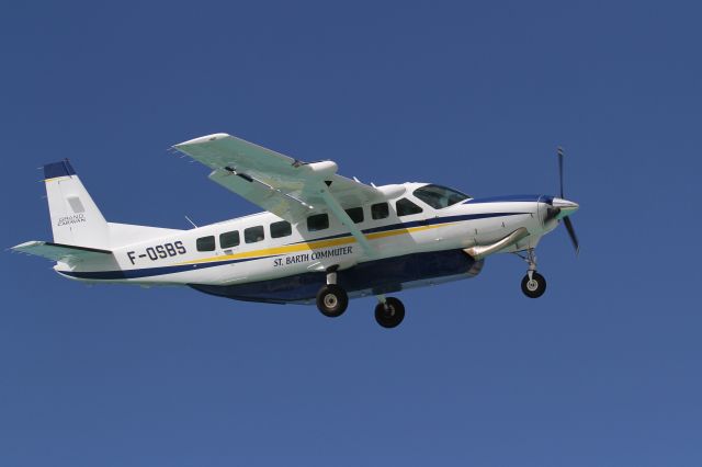 Cessna Caravan (F-OSBS) - Caravan from St Barth on final for 01, St Maarten, Dec 20, 2013