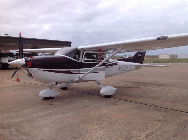 Cessna Skylane (N65937)