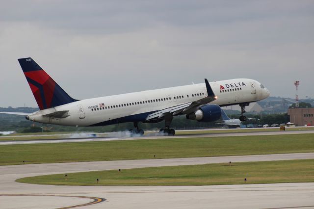 Boeing 757-200 (N552NW)