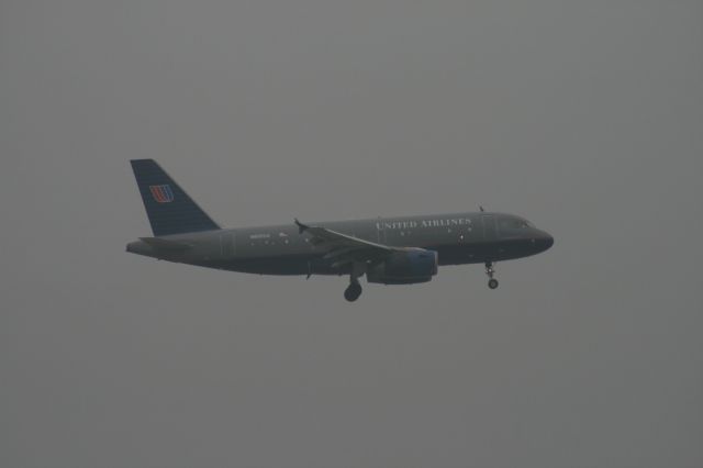 Airbus A319 (N805UA)