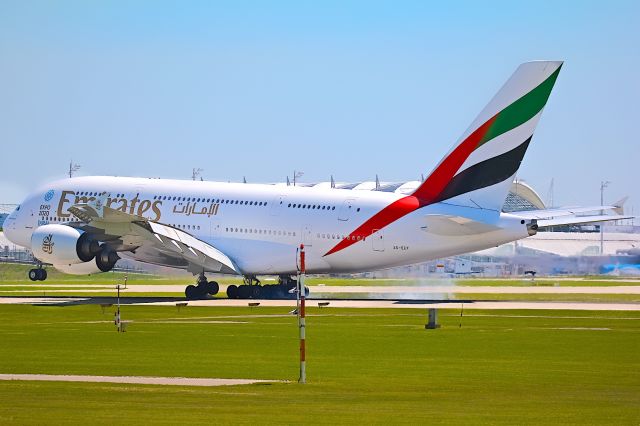 Airbus A380-800 (A6-EEF)