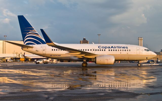 Boeing 737-700 (HP-1379CMP) - reflecting after a long flight 