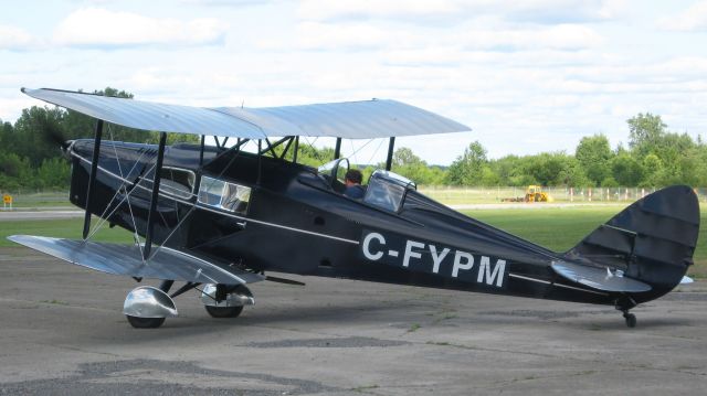 De Havilland Fox Moth (C-FYPM) - Vintage Wings of Canada demo at Rockliffe Airport, Ottawa 2007:08:26. 16:04 De Havilland Fox Moth Belonged to HRH Edward Prince of Wales in 1932 See history here http://www.vintagewings.ca/page?a=321&lang=en-CA Pilot Dave Hadfield video commentary http://www.youtube.com/watch?v=_EYrj1FFqdA