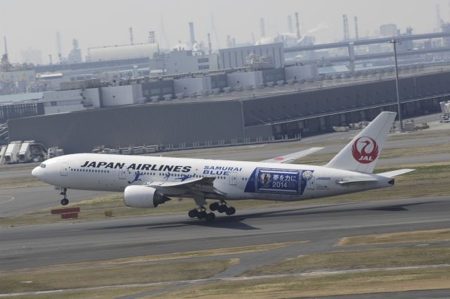 Boeing 777-200 (JA8985) - Taking off at Tokyo-Haneda Intl Airport on 2013/03/16 "SAMURAI BLUE "