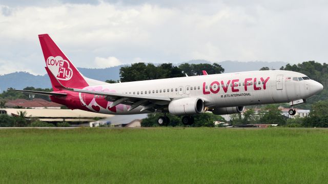 Boeing 737-800 (9M-LOV)