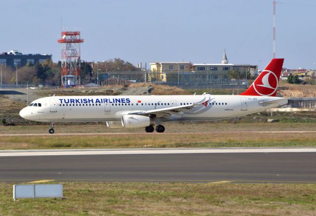 Airbus A321 (TC-JRV)