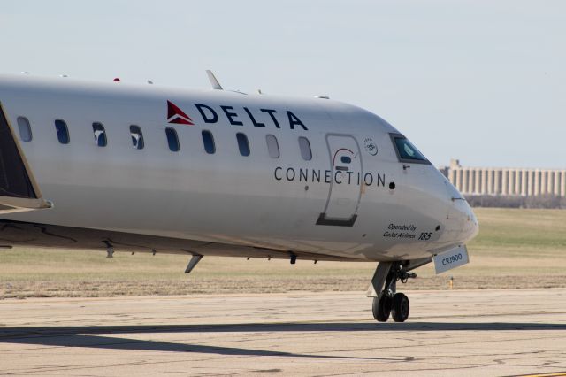 Canadair Regional Jet CRJ-900 (N185GJ)