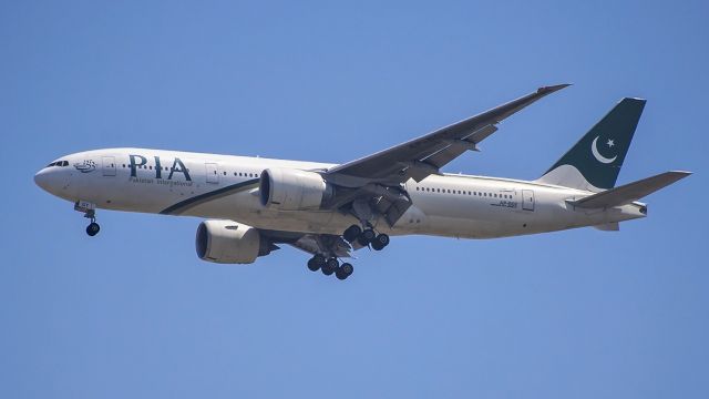 Boeing 777-200 (AP-BGY)