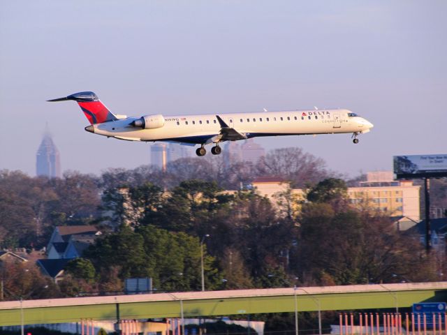 Canadair Regional Jet CRJ-900 (N197PQ)