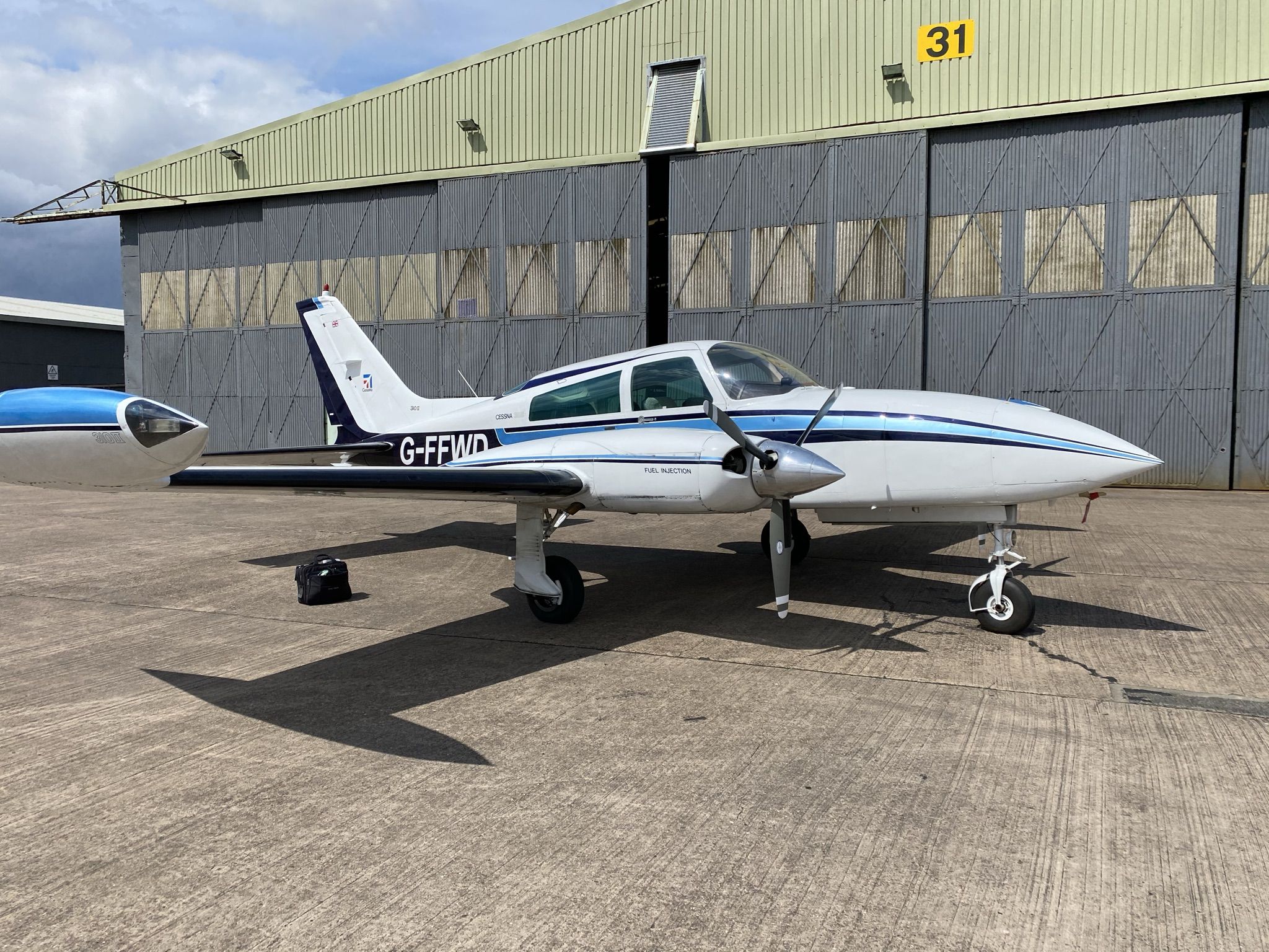 Cessna 310 (G-FFWD)