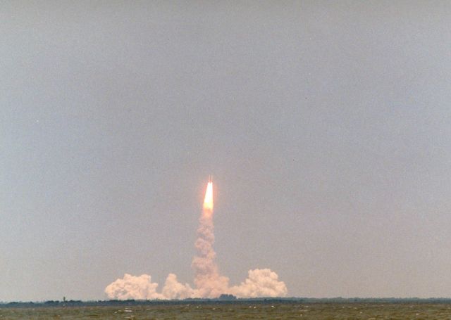 — — - Space Shuttle Atlantis (OV-104)  STS-30 mission - 1989