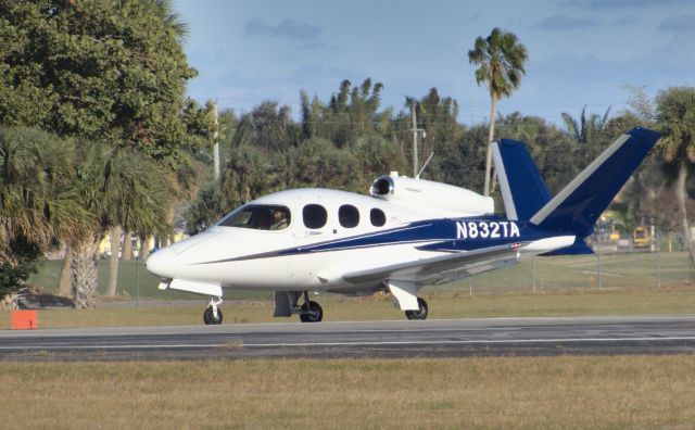 Cirrus Vision SF50 (N832TA)