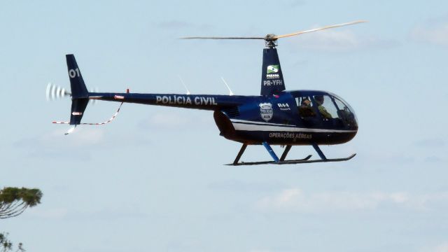 Robinson R-44 (PR-YFH)