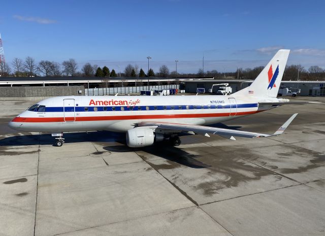 Embraer 170/175 (N760MQ)