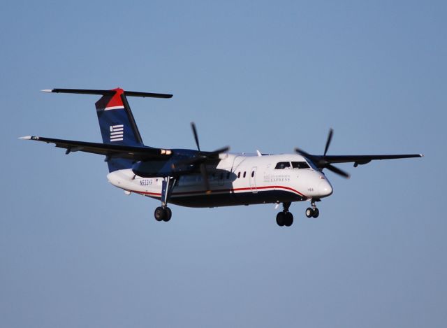 de Havilland Dash 8-100 (N933HA) - Final for 18C - 10/10/10