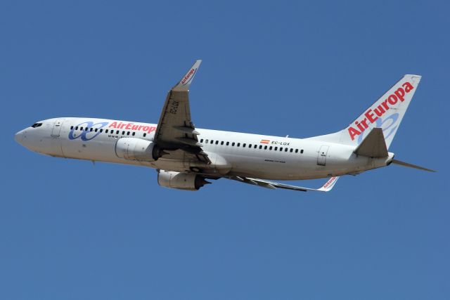 Boeing 737-800 (EC-LQX) - 22/04/2021:  Flight to Madrid climbing from runway 26.