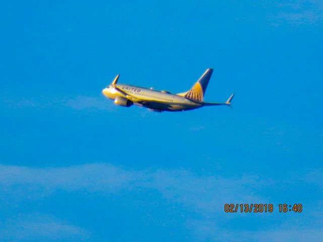 Boeing 737-700 (N13716)