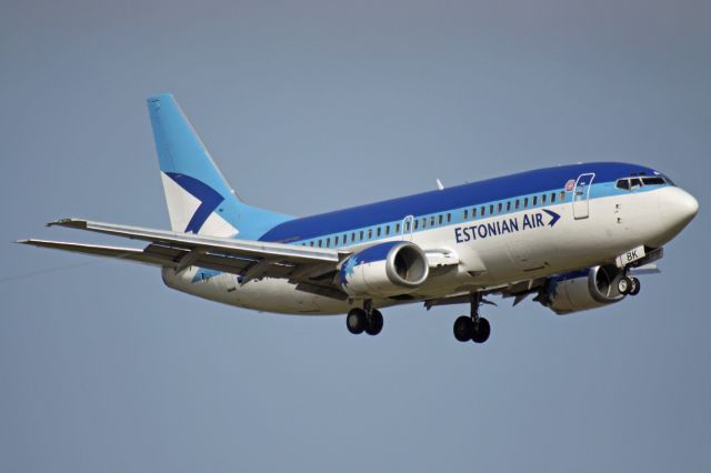 BOEING 737-300 (ES-ABK)