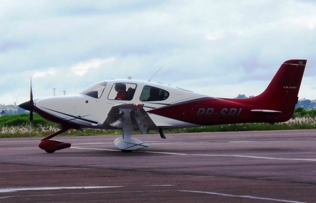 Cirrus SR-22 (PR-SRI)