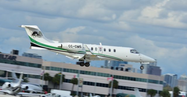 Learjet 40 (CC-CMS)