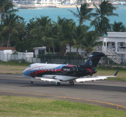 Bombardier Challenger 300 (N101UD)